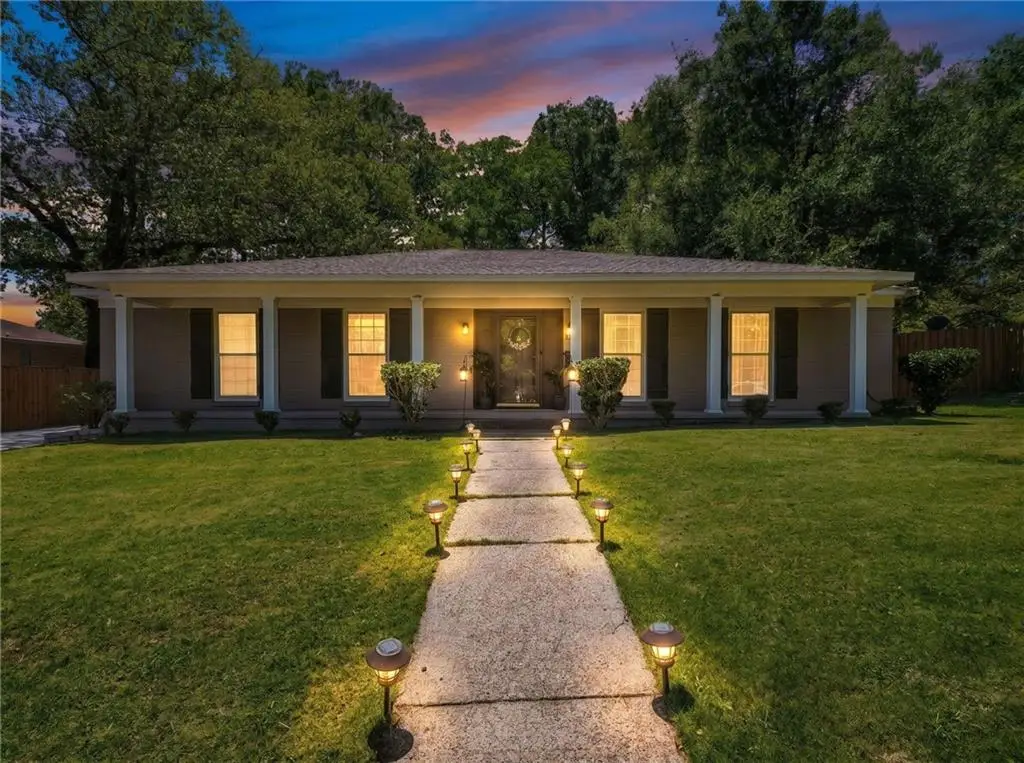 2660 Woodcliff Drive E, Mobile, AL 36693 - #1