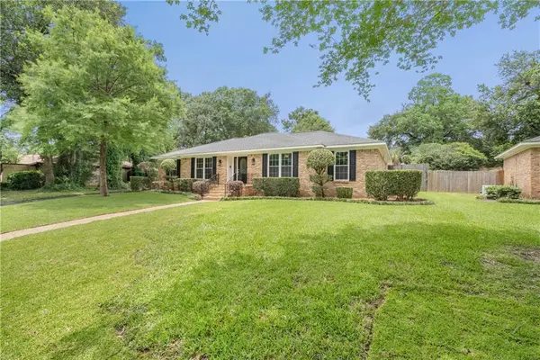 1412 Regency Oaks Drive, Mobile, AL 36609