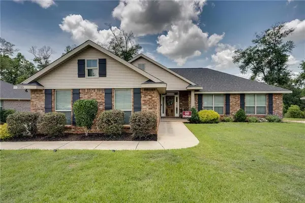 2215 Fernwood Loop, Semmes, AL 36575