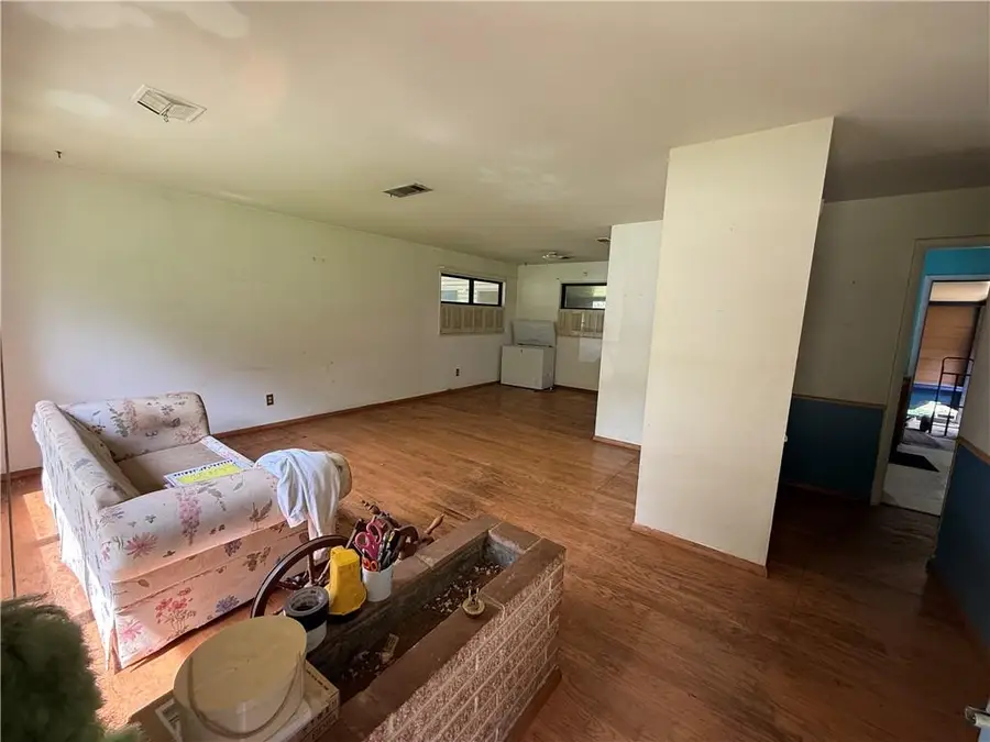 711 Wilshire Road, Mobile, AL 36609 - #2