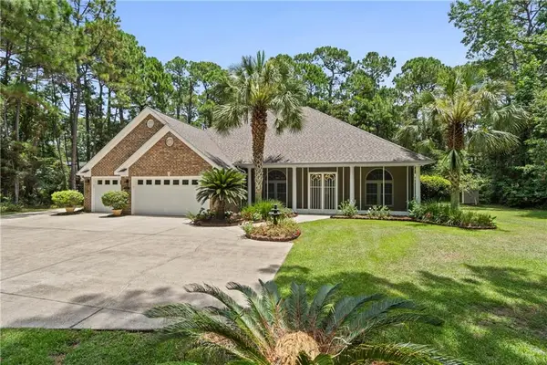 901 Lockenbie Place, Dauphin Island, AL 36528