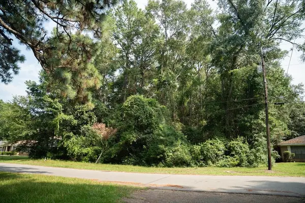 1121 North Drive, Mobile, AL 36605