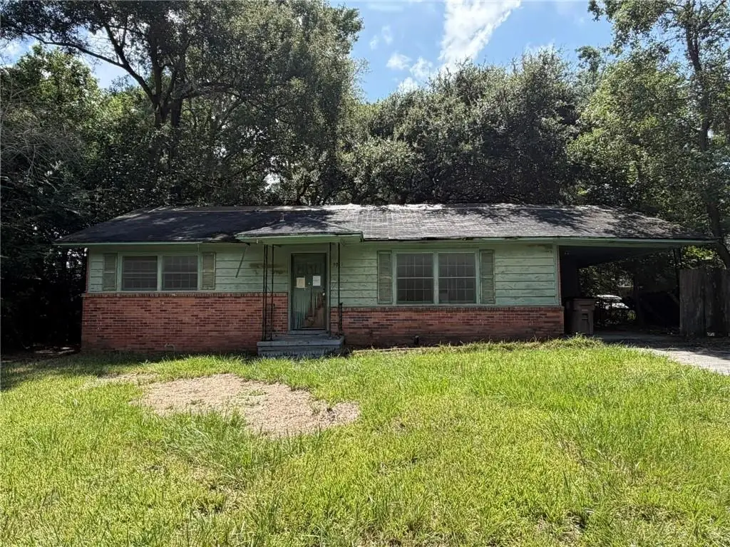 3011 Curry Drive W, Mobile, AL 36605 - #1