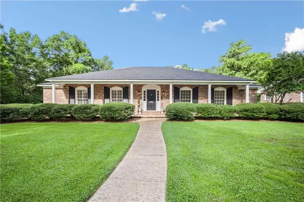 301 Indian Creek Drive E, Mobile, AL 36607