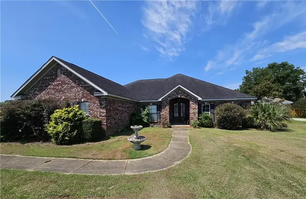8166 South Wind Drive W, Irvington, AL 36544
