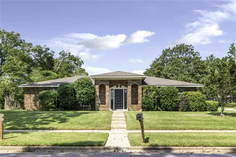 2300 Christopher Drive E, Mobile, AL 36609 - #2