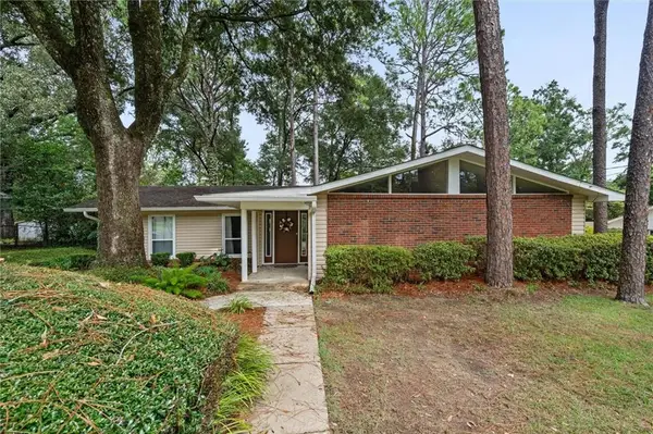 1018 Woodside Drive W, Mobile, AL 36608