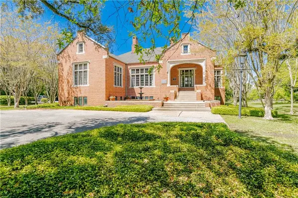 1668 Government Street, Mobile, AL 36604