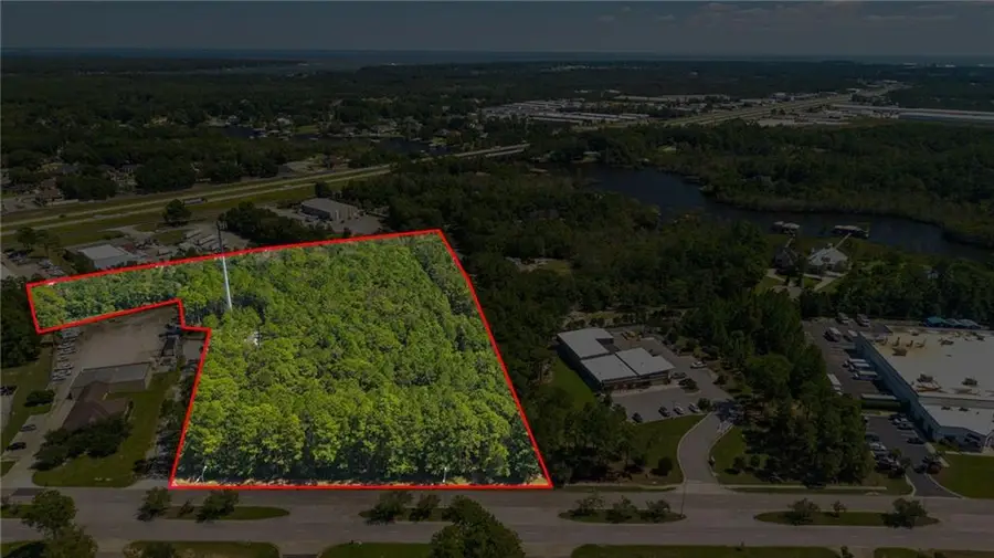 5575 Commerce Boulevard E, Mobile, AL 36619 - #2