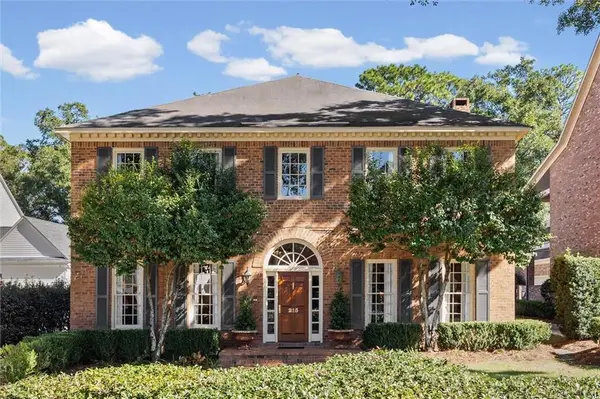 215 Lakewood Drive E, Mobile, AL 36608