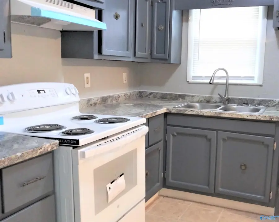 409 10th Avenue Sw, Decatur, AL 35601 - #2