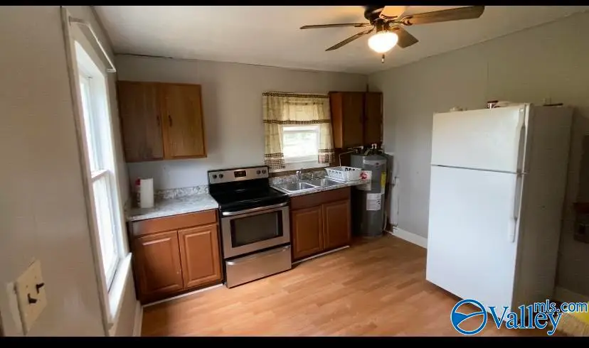 410 Ponroy Street, Scottsboro, AL 35768 - #2