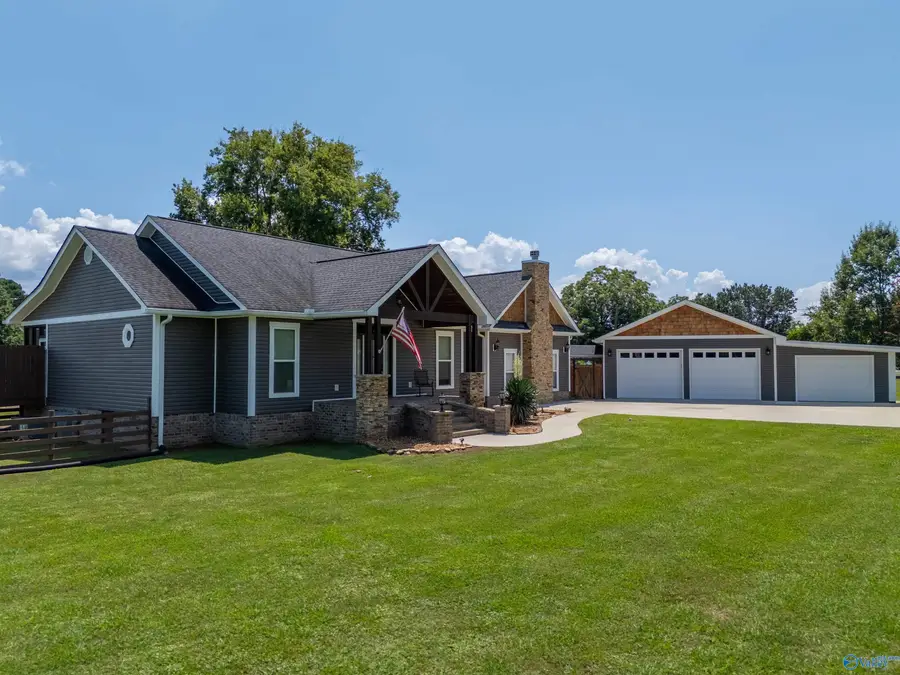 190 Willow Lake Circle, Guntersville, AL 35976 - Image #2