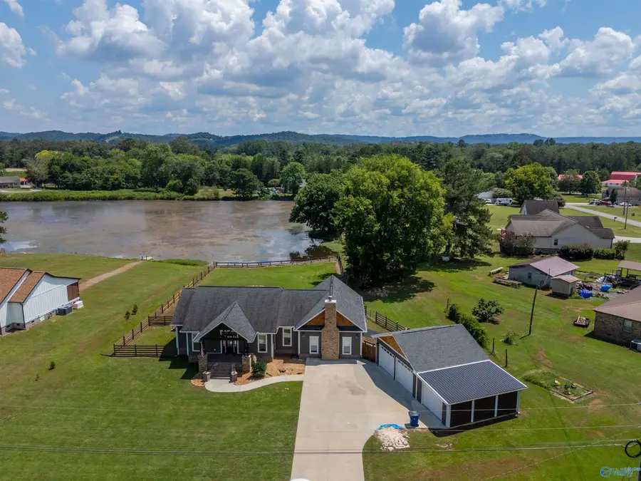 190 Willow Lake Circle, Guntersville, AL 35976 - Image #3