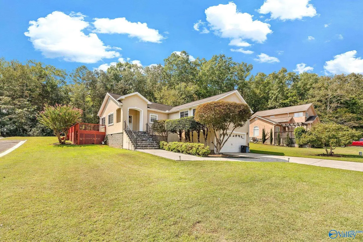 4005 Estate Drive, Guntersville, AL 35976 - Image #1