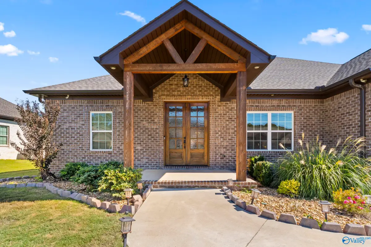 1207 Glendora Avenue, Tuscumbia, AL 35674 - Image #1