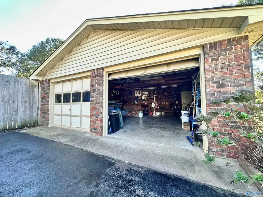 145 Lakewood Drive E, Muscle Shoals, AL 35661 - Image #2