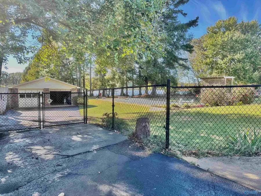 145 Lakewood Drive E, Muscle Shoals, AL 35661 - Image #3