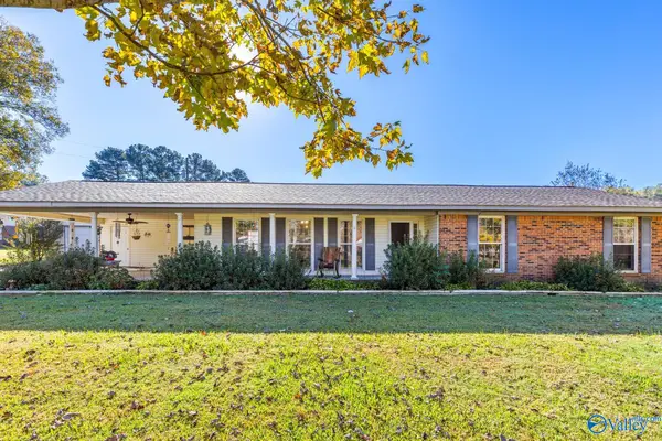 1212 Twin Lake Circle Sw, Hartselle, AL 35640