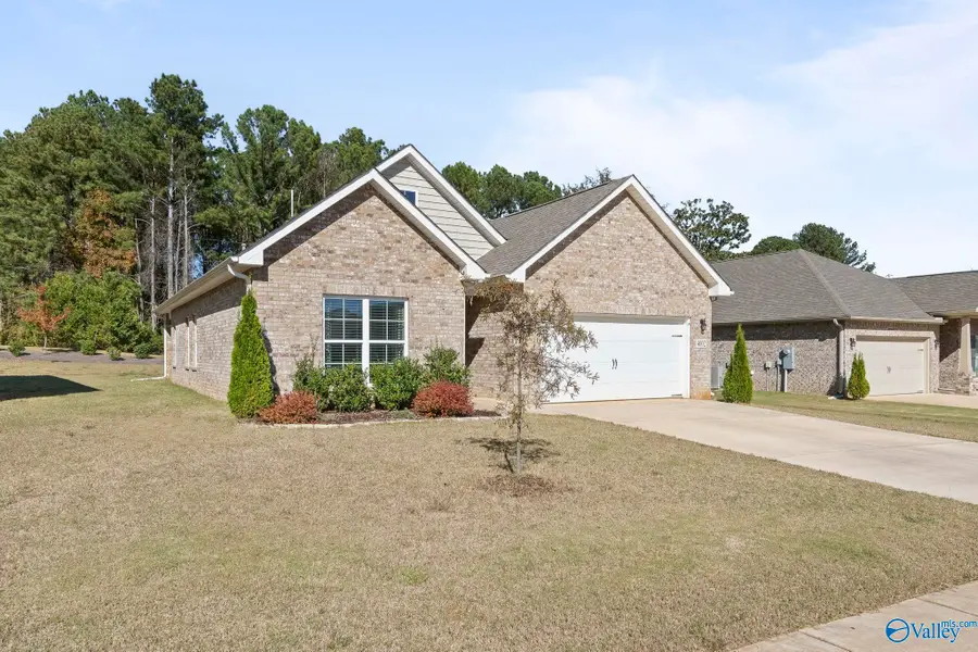 4002 Rockland Circle, Owens Cross Roads, AL 35763 - Image #3