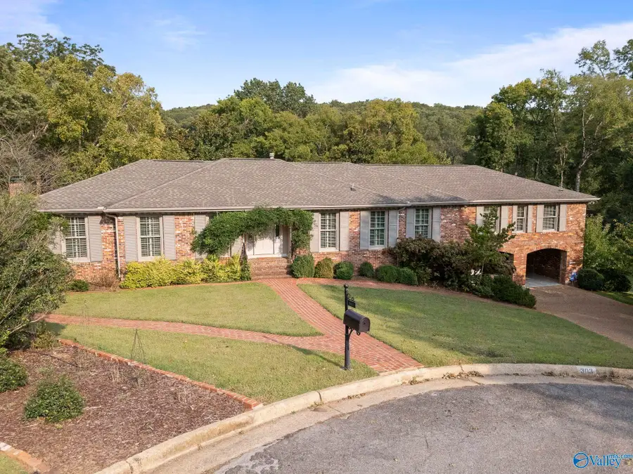 303 Ormond Circle, Huntsville, AL 35801 - Image #2