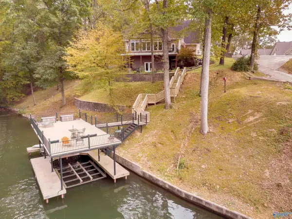 282 Lakeview Shores Drive, Muscle Shoals, AL 35661