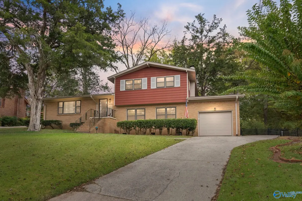 3924 S Crestview Drive Nw, Huntsville, AL 35816 - Image #1