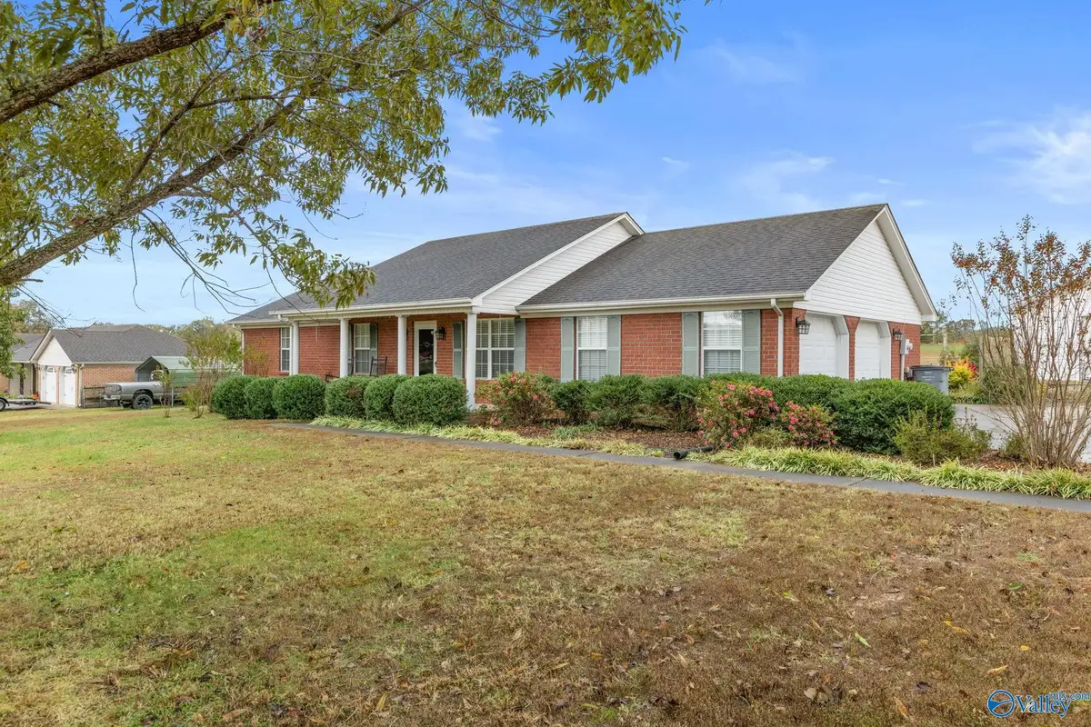 3902 County Road 130, Killen, AL 35645 - Image #1