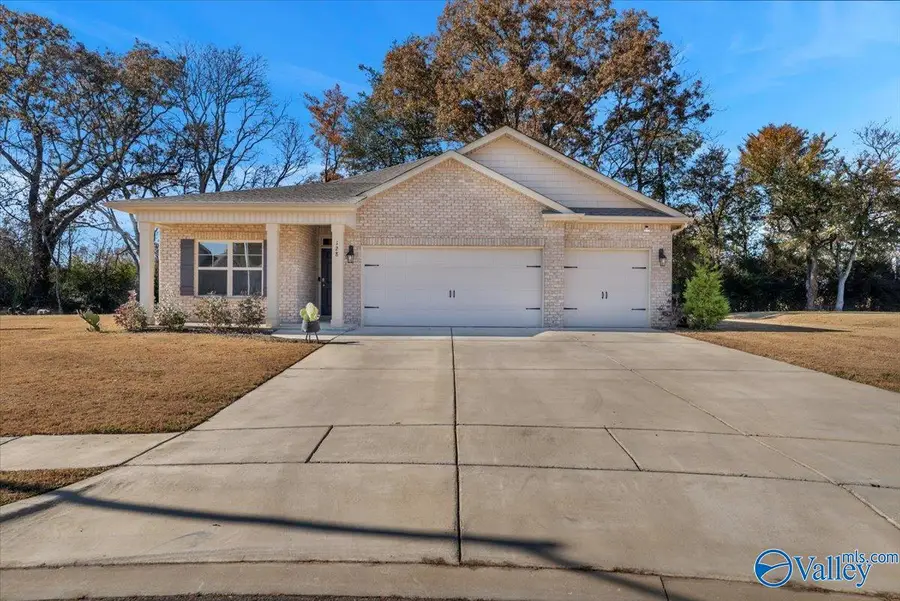 128 Canonbury Drive, New Market, AL 35761 - Image #2