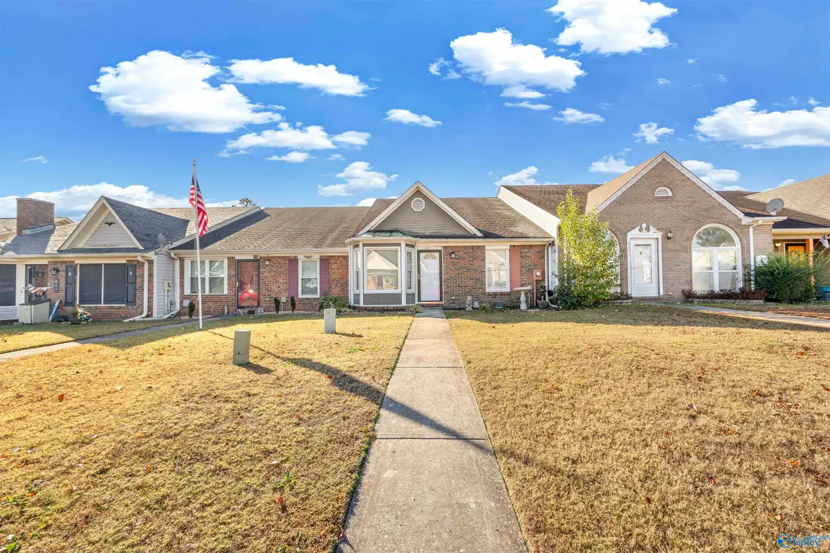 431 Autumnwood Drive Sw, Decatur, AL 35601 - Image #1