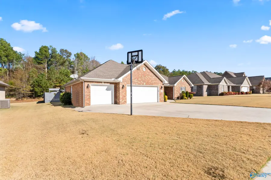 1407 Gypsy Trail, Hartselle, AL 35640 - Image #2