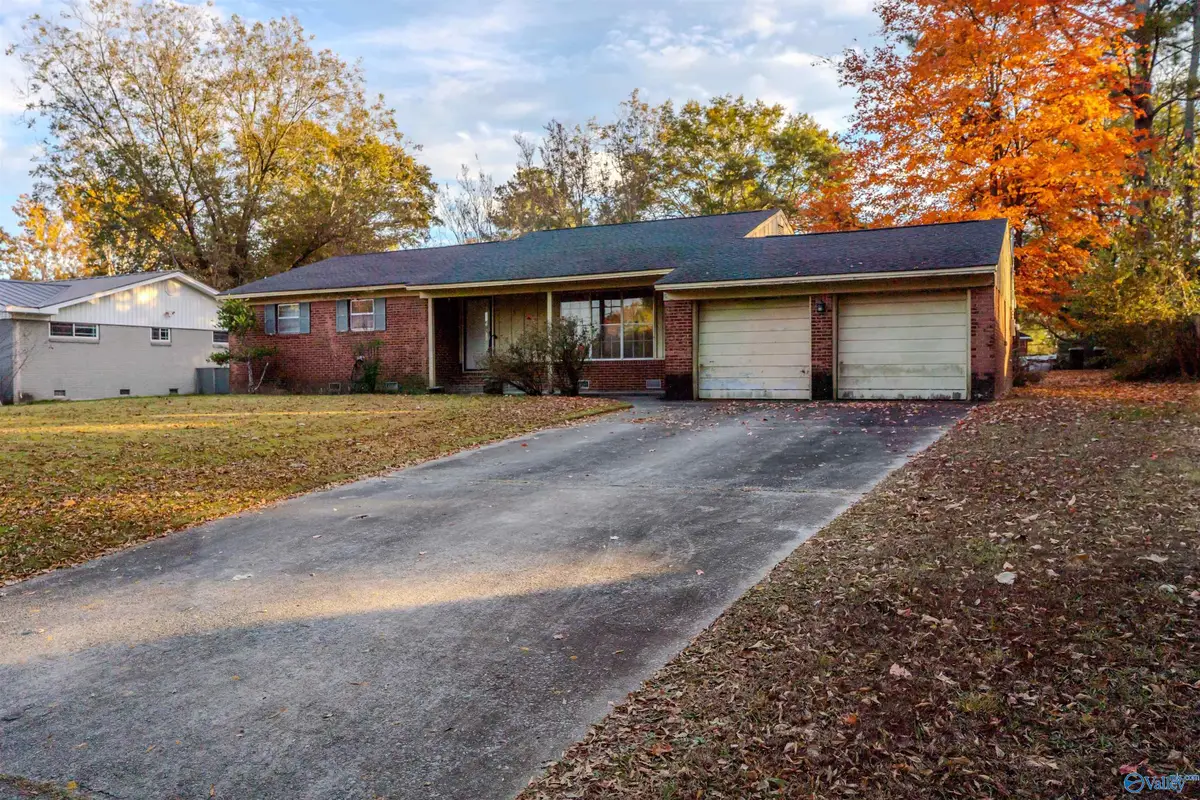 705 Edgewood Street Sw, Decatur, AL 35601 - Image #1