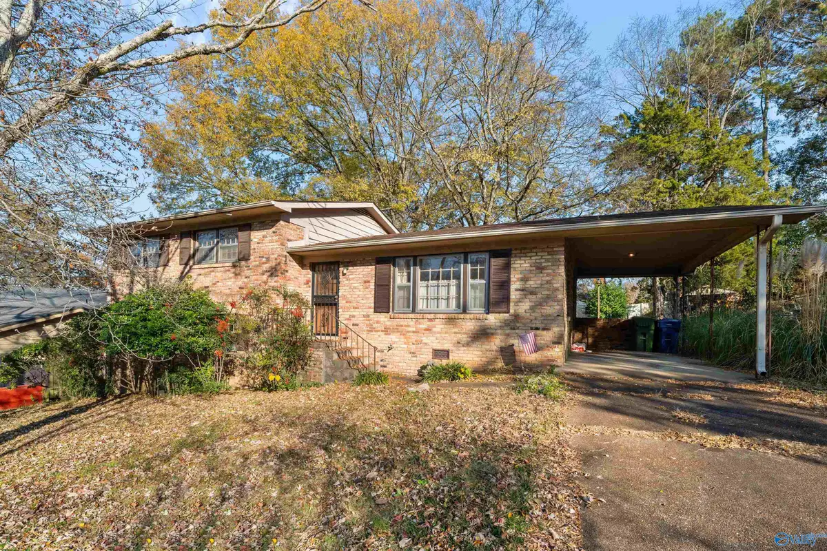 3909 W Crestview Drive Nw, Huntsville, AL 35816 - Image #1