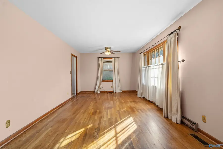 3909 W Crestview Drive Nw, Huntsville, AL 35816 - Image #2