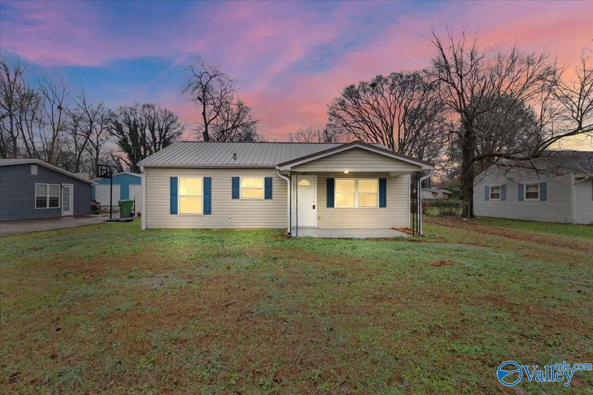 1713 Oakwood Avenue Ne, Huntsville, AL 35811 - Image #1