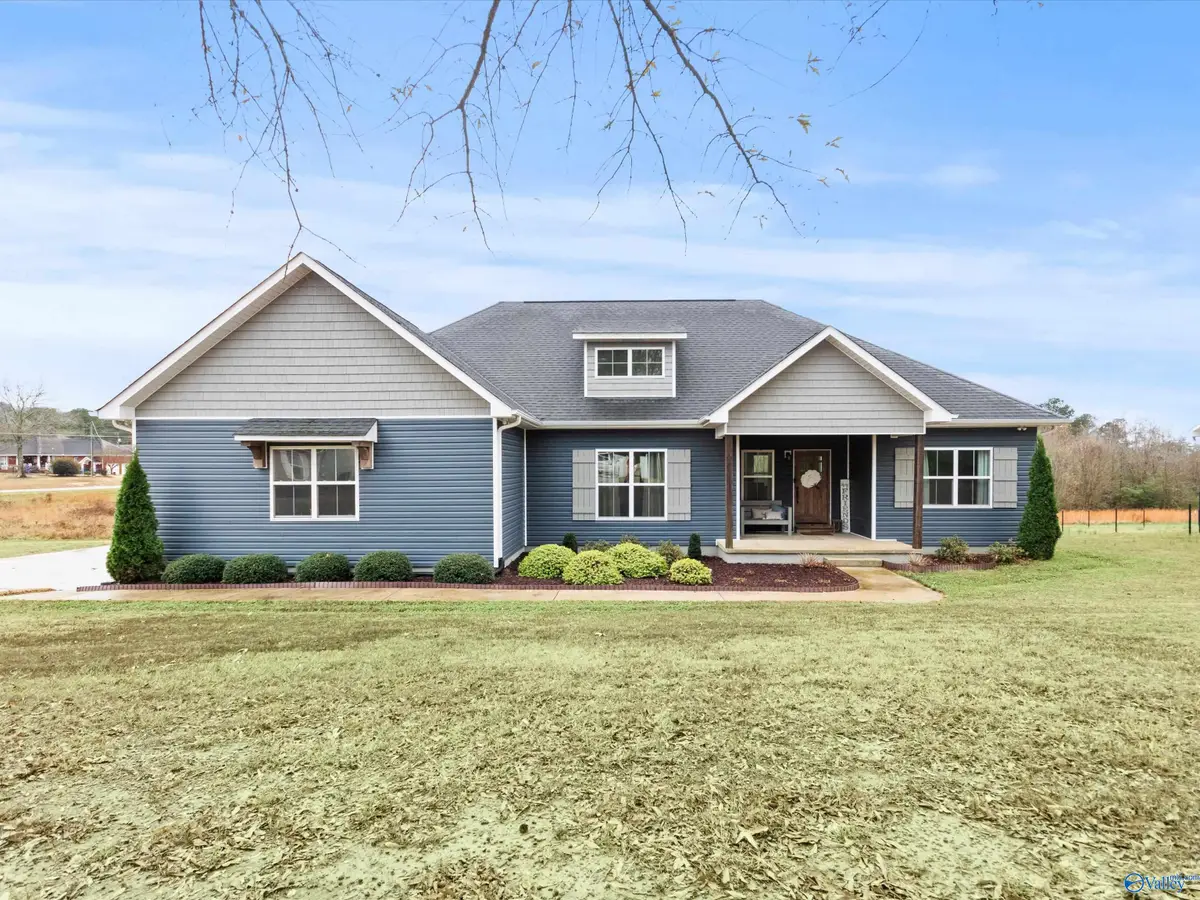 35 Cumberlind Drive, Guntersville, AL 35976 - Image #1