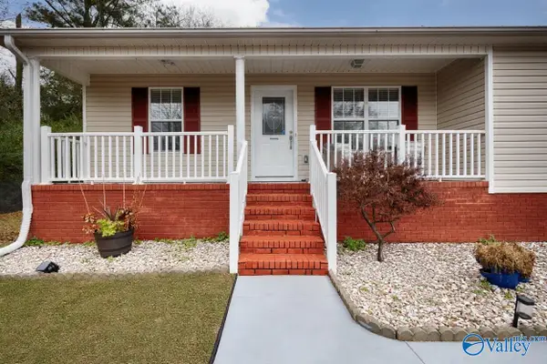 222 Mary Jo Isom Lane, Arab, AL 35016