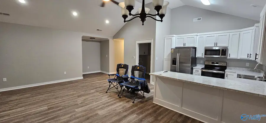 405 Cedar Street, Hartselle, AL 35640 - #3