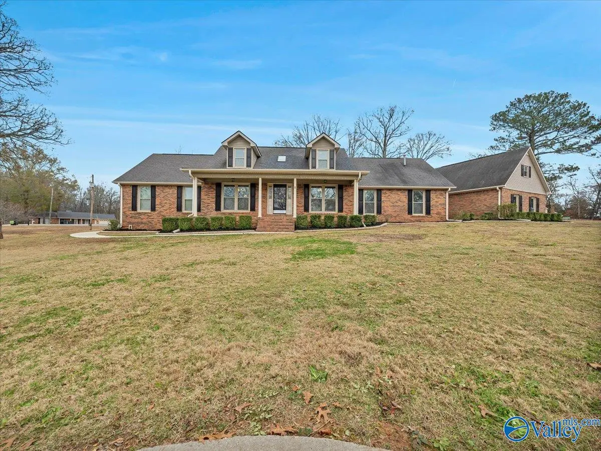 1012 Way Thru The Woods Sw, Decatur, AL 35603 - Image #1