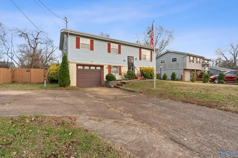 3933 Mccalley Place Sw, Huntsville, AL 35805 - Image #2