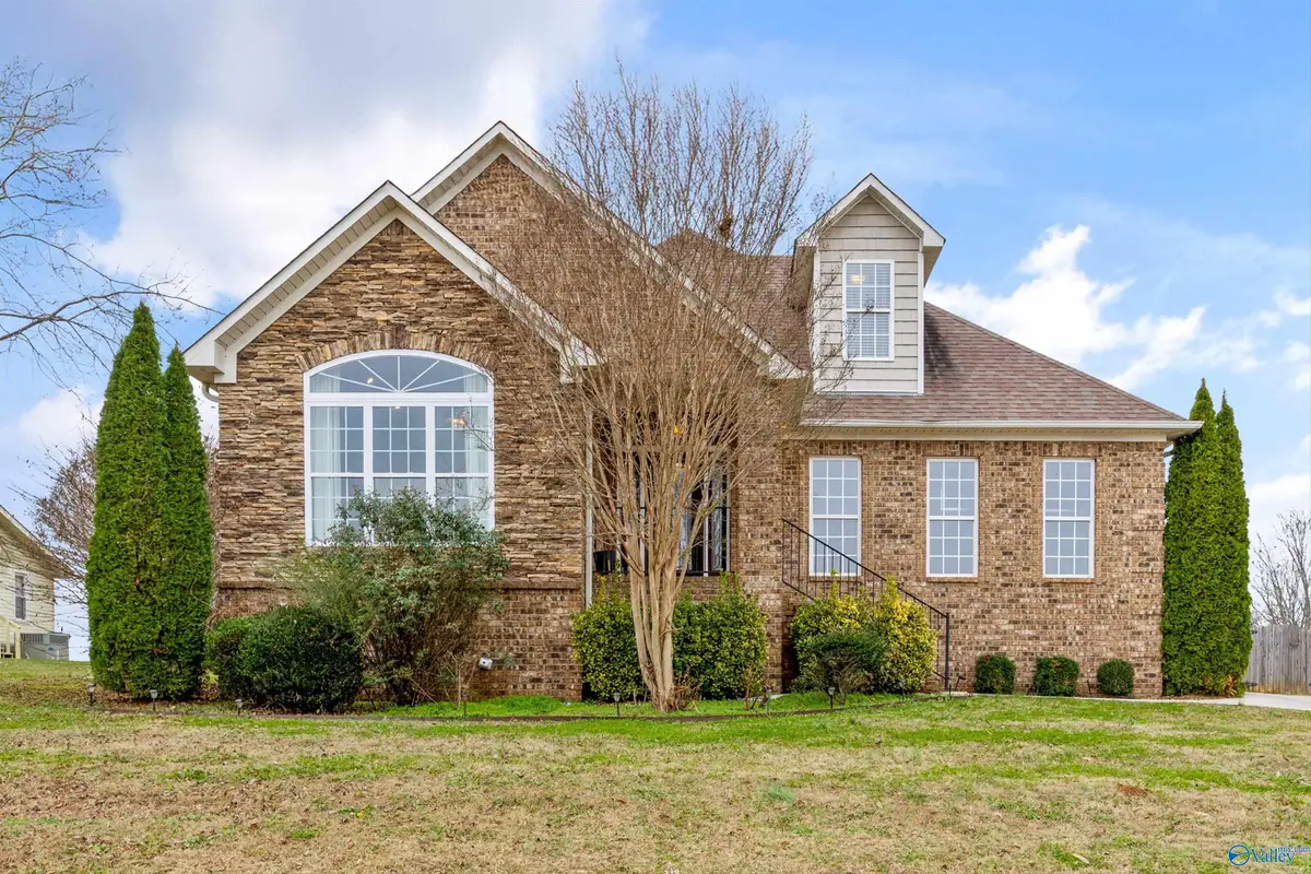 17043 Cliff Drive, Athens, AL 35613 - Image #1