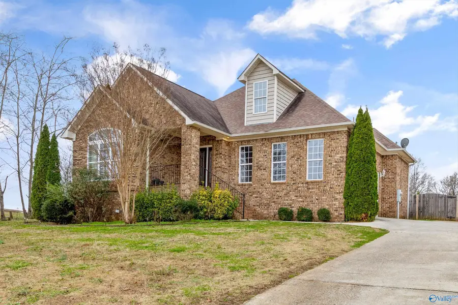 17043 Cliff Drive, Athens, AL 35613 - Image #3