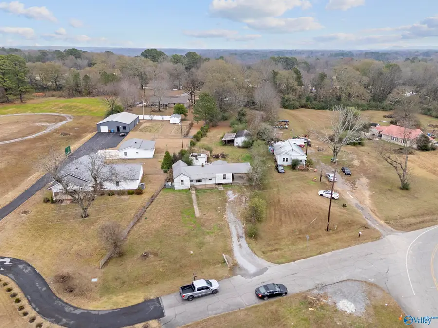 1616 Sparkman Street Nw, Hartselle, AL 35640 - Image #2