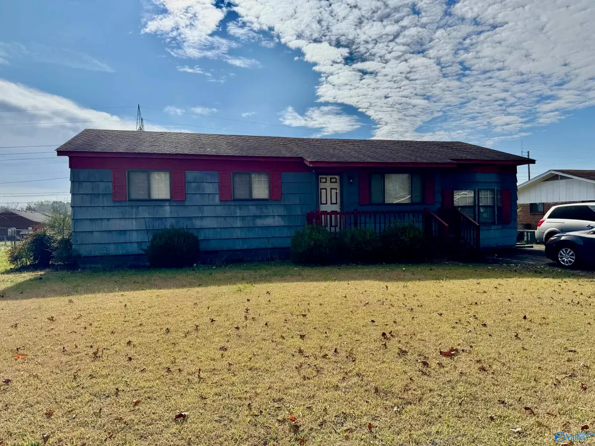 611 Clearview Street Sw, Decatur, AL 35601 - Image #1