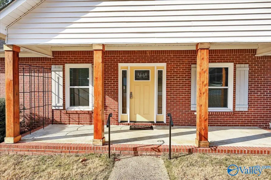 909 Bellemeade Street Sw, Hartselle, AL 35640 - Image #2