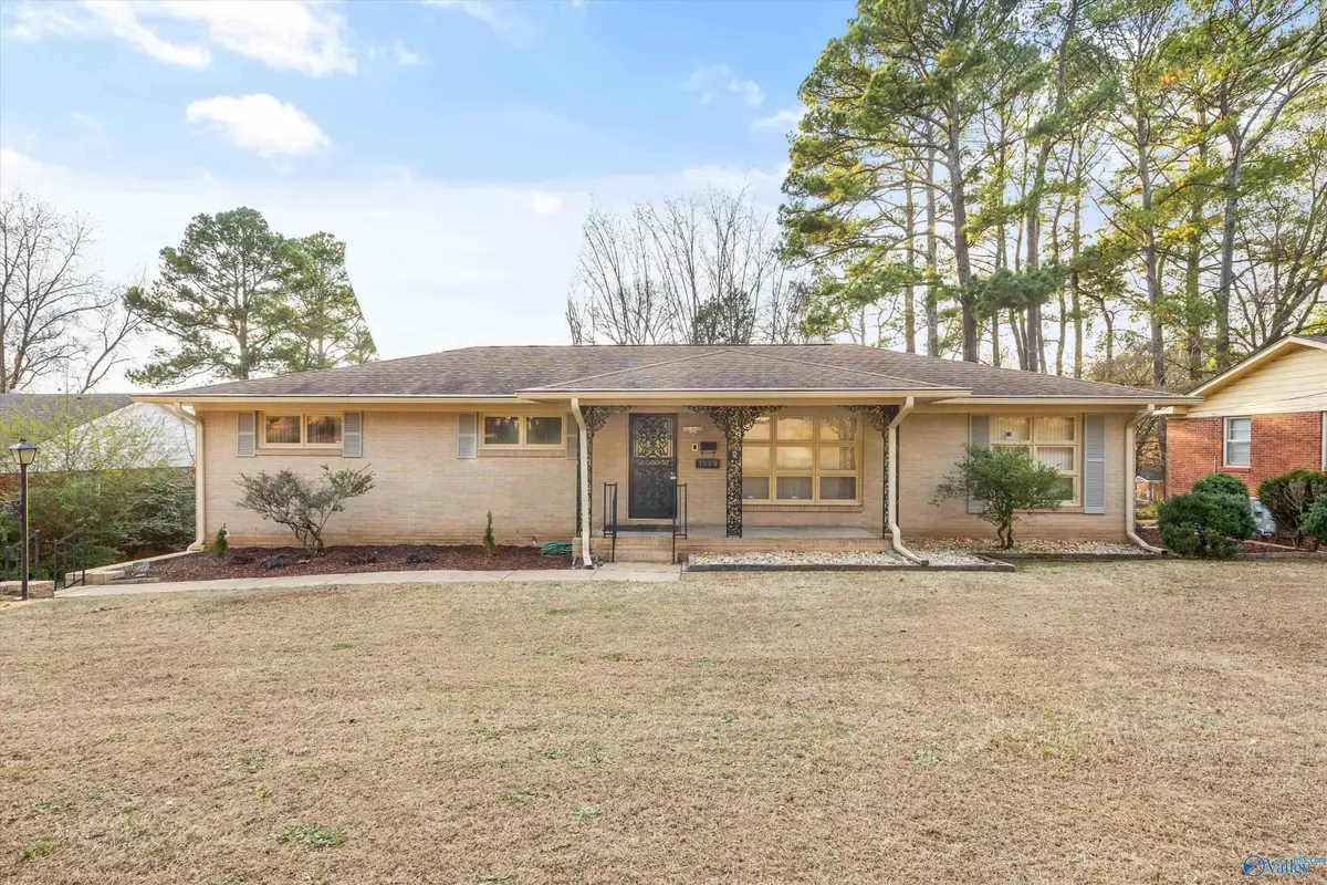 1009 Woodall Lane Nw, Huntsville, AL 35816 - Image #1