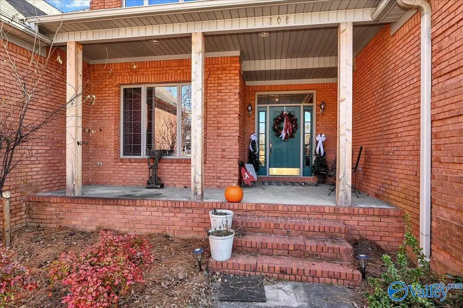 208 Wayward Avenue Nw, Hartselle, AL 35640 - Image #2