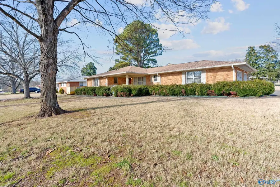 4300 Clayrest Drive Nw, Huntsville, AL 35816 - Image #2