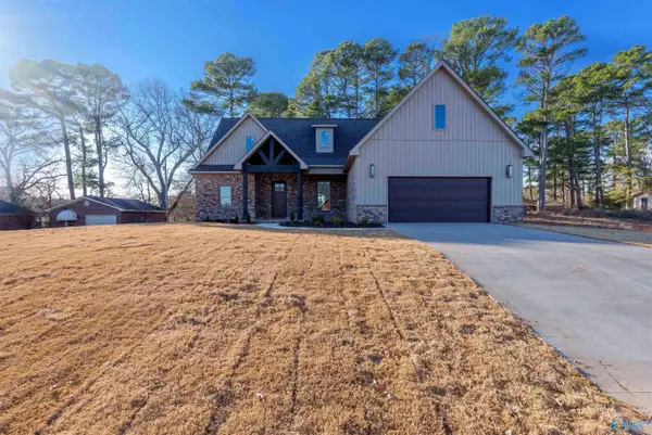 687 Oakview Circle, Killen, AL 35645