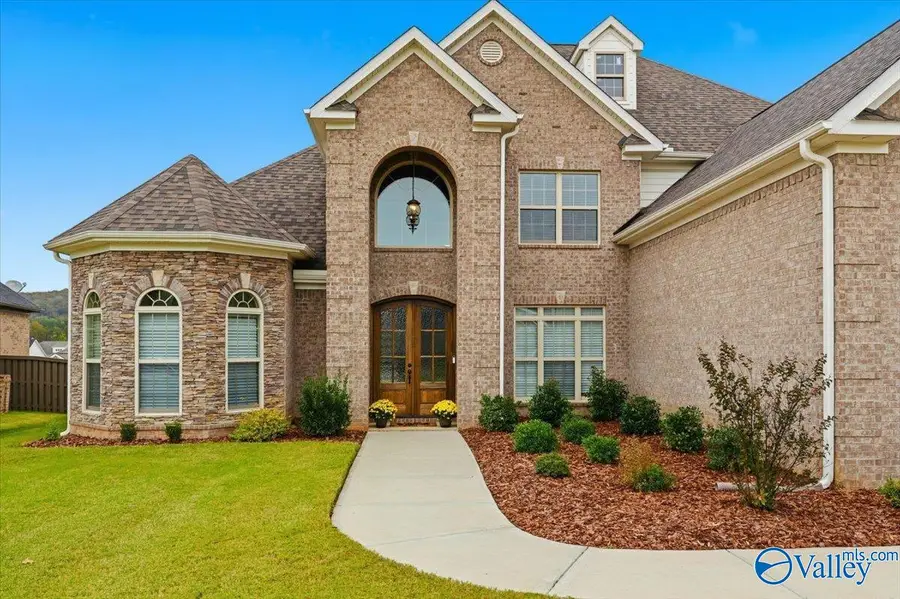 8220 Nantucket Circle, Owens Cross Roads, AL 35763 - Image #2